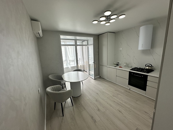 2-к квартира, 76 кв.м.